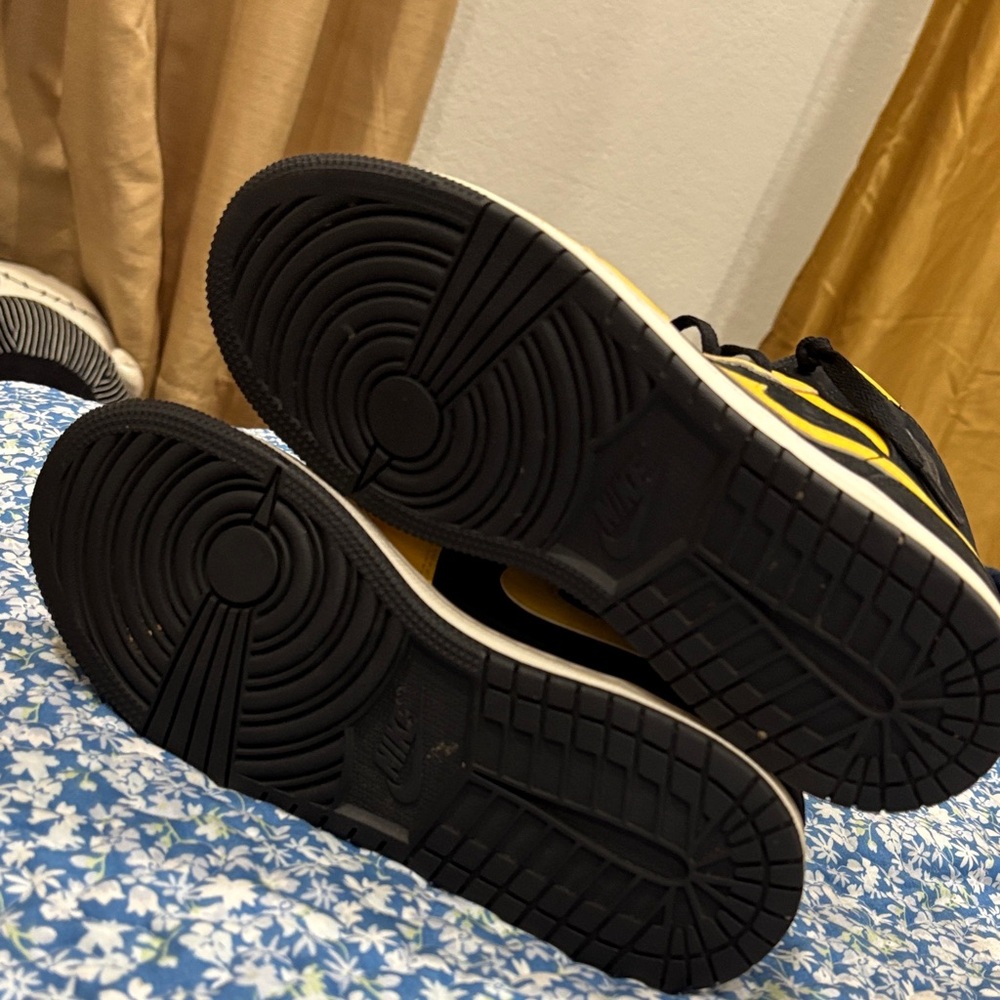 Air Jordan 1 Mid Yellow Black Sneakers - Picture 3 of 3